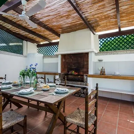 Sleeps 8 With Pool Air Con And Wifi Villa