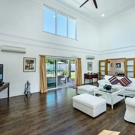 Sleeps 8 With Pool Air Con And Wifi * Almancil