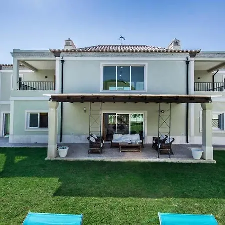 Villa Sleeps 8 With Pool Air Con And Wifi *