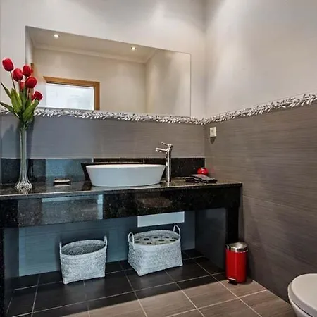 Sleeps 8 With Pool Air Con And Wifi Villa *