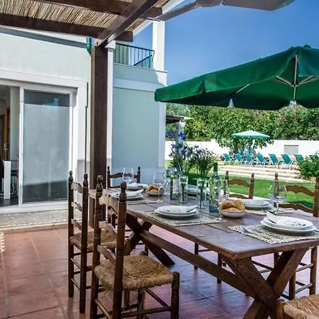 Villa Sleeps 8 With Pool Air Con And Wifi *