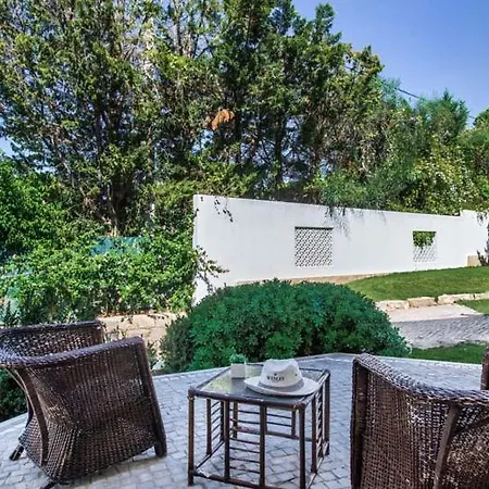 Sleeps 8 With Pool Air Con And Wifi Villa
