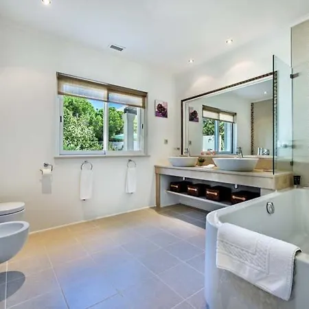 Sleeps 8 With Pool Air Con And Wifi * Almancil