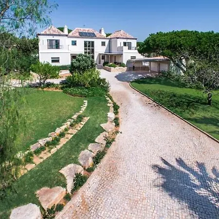 Villa Sleeps 8 With Pool Air Con And Wifi *