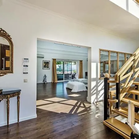 Villa Sleeps 8 With Pool Air Con And Wifi *