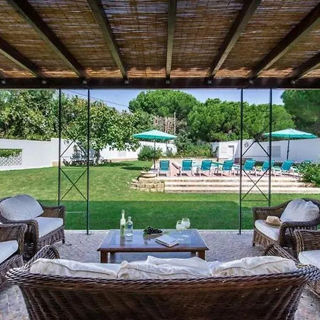 Villa Sleeps 8 With Pool Air Con And Wifi *