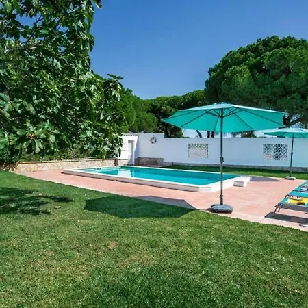 Sleeps 8 With Pool Air Con And Wifi