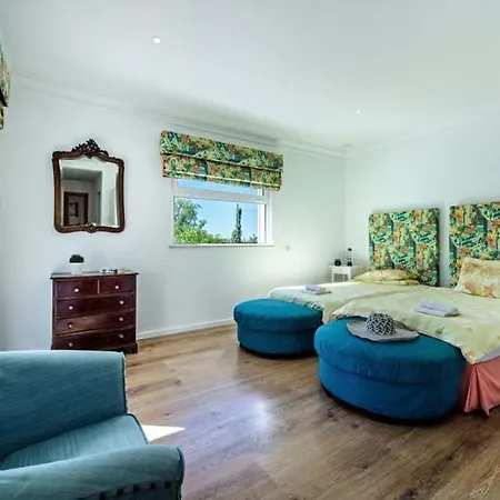 Villa Sleeps 8 With Pool Air Con And Wifi