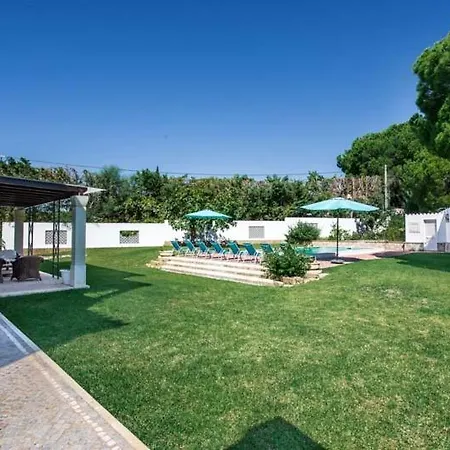 Βίλα Sleeps 8 With Pool Air Con And Wifi